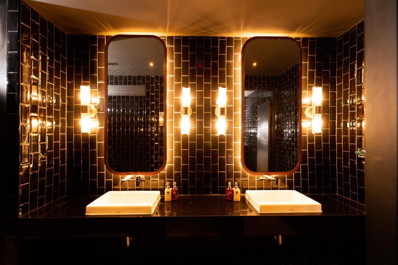 The Gravitique Hotel Khaosan Bangkok Bagian luar foto